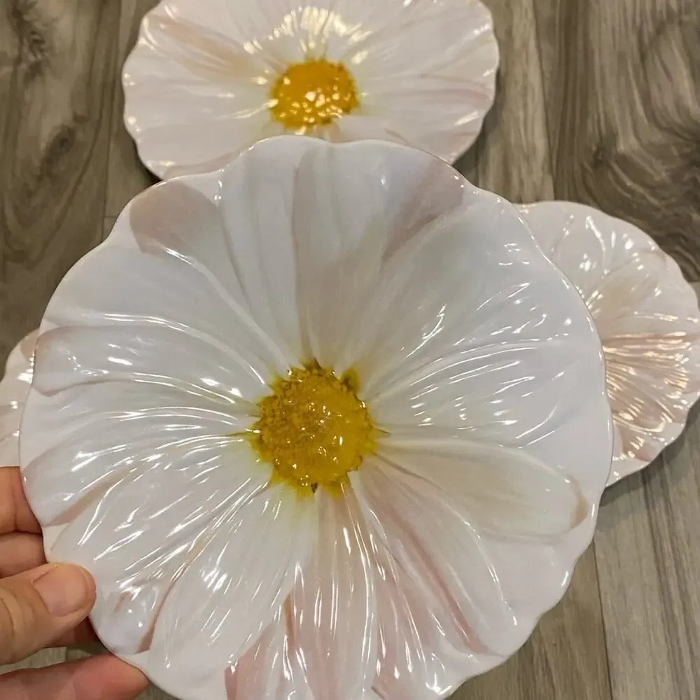 Target Set of 4 Pink-Tinted White Daisy Melamine Small Plates,‎ 2 Sizes